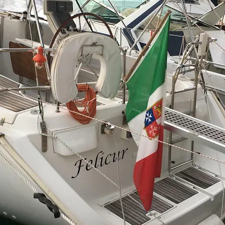 ספינת מלון Felicur - Bed&Boat