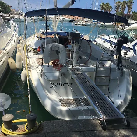 Felicur - Bed&Boat ספינת מלון פורנרי