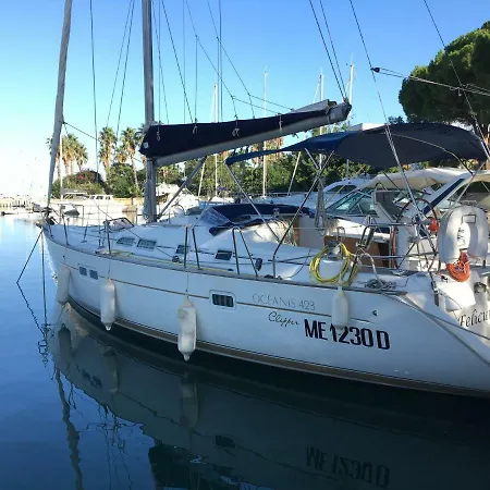 Felicur - Bed&Boat ספינת מלון
