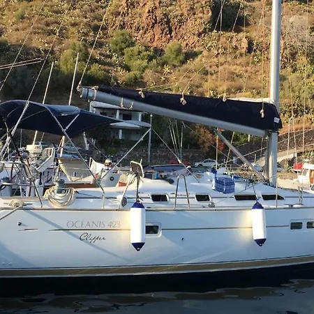 Felicur - Bed&Boat ספינת מלון *